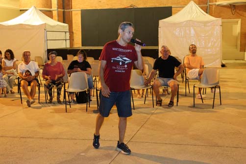 https://www.ville-sollies-pont.fr/photo/img/actualites/2025/F%C3%8BTE_MUSIQUE/karaok%C3%A9_(2).jpg?time=1750673741269