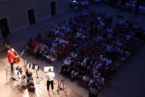 https://www.ville-sollies-pont.fr/photo/img/actualites/2025/fest_piano/01.07/Nocturnes_1-07_(1).jpg?time=1751553414626