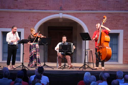 https://www.ville-sollies-pont.fr/photo/img/actualites/2025/fest_piano/01.07/Nocturnes_1-07_(1).jpg?time=1751553414626