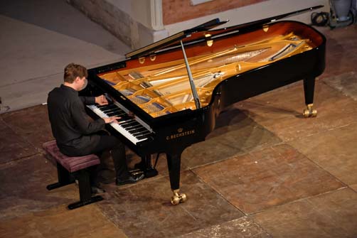https://www.ville-sollies-pont.fr/photo/img/actualites/2025/fest_piano/04.07/IMG_0812_DxO.jpg?time=1751879155885