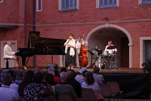 https://www.ville-sollies-pont.fr/photo/img/actualites/2025/fest_piano/06.07/IMG_1509_DxO.jpg?time=1751881085890