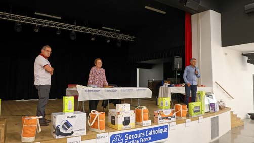 https://www.ville-sollies-pont.fr/photo/img/actualites/2025/secours_catholique/Loto_secours_catholique_(1).jpg?time=1760969273724