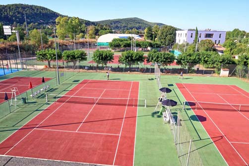 https://www.ville-sollies-pont.fr/photo/img/actualites/2025/tennis/open_8-23.07/open_tennis_(1).jpg?time=1752657917681