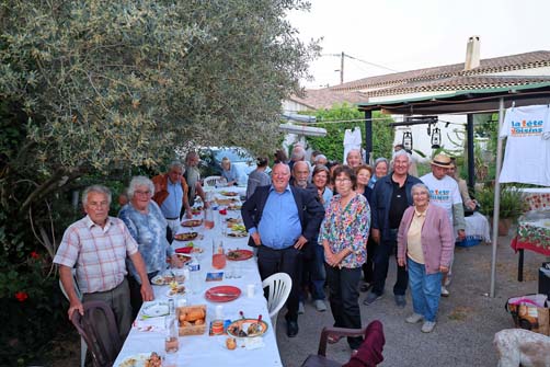 https://www.ville-sollies-pont.fr/photo/img/actualites/2025/voisins/F%C3%AAte_voisins_23_(2).jpg?time=1748253888125