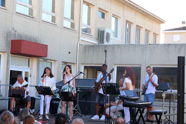 https://www.ville-sollies-pont.fr/photo/img/actualites/2026/%C3%A9cole_musique_SP/spectacle_(1).jpg?time=1781600311293