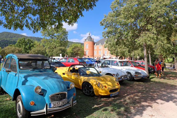 https://www.ville-sollies-pont.fr/photo/img/actualites/2026/2cv_club/2cv_club_(21).jpg?time=1790687314928