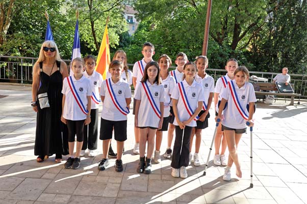 https://www.ville-sollies-pont.fr/photo/img/actualites/2026/Comm%C3%A9moration/18.06_De_Gaulle/comm%C3%A9mo_(3).jpg?time=1781871788328