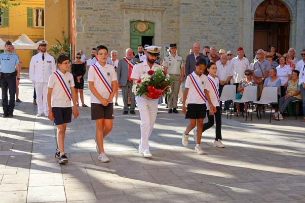 https://www.ville-sollies-pont.fr/photo/img/actualites/2026/Comm%C3%A9moration/18.06_De_Gaulle/comm%C3%A9mo_(3).jpg?time=1781871788328