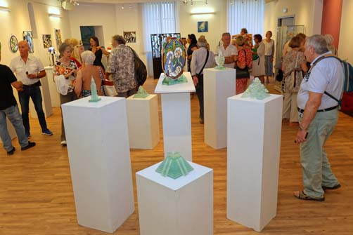 https://www.ville-sollies-pont.fr/photo/img/actualites/2026/Exposition/Expo_LesArtsDuVerre_10-17.06/expo_vitraux_(1).jpg?time=1781532185411