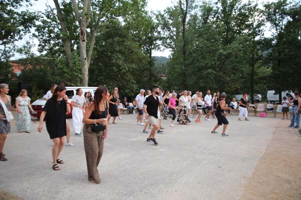 https://www.ville-sollies-pont.fr/photo/img/actualites/2026/F%C3%AAte_musique/Bailo_latina/IMG_1947.jpg?time=1782130761417