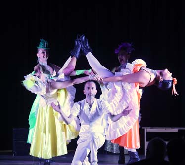 https://www.ville-sollies-pont.fr/photo/img/actualites/2026/Farlight_soir%C3%A9e_cabaret_8.05/farlight_(3).jpg?time=1778574545959