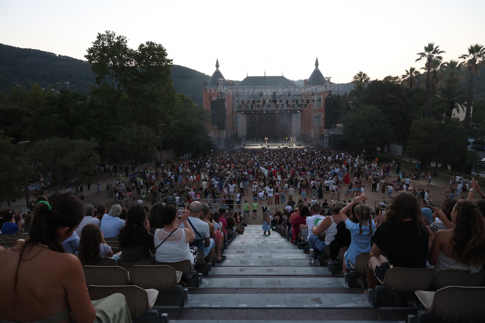 https://www.ville-sollies-pont.fr/photo/img/actualites/2026/Festival_ch%C3%A2teau/H%C3%A9l%C3%A9na/Lena%C3%AFg_(7).jpg?time=1784554067911