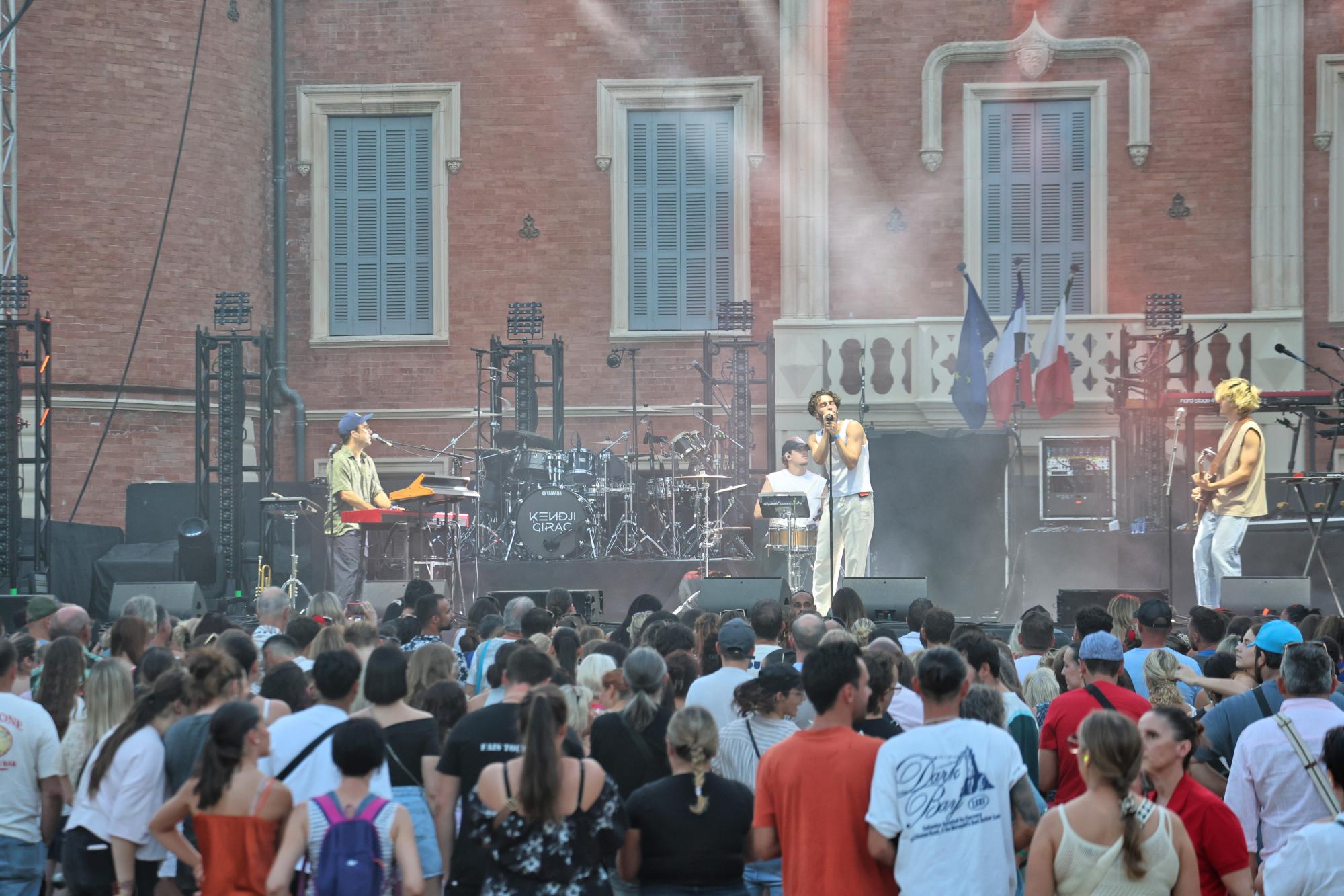 https://www.ville-sollies-pont.fr/photo/img/actualites/2026/Festival_ch%C3%A2teau/Kendji_Girac/Chiloo_(5).jpg?time=1784554437558