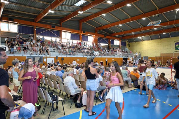 https://www.ville-sollies-pont.fr/photo/img/actualites/2026/UGC/spectacle_fin_d_ann%C3%A9e/f%C3%AAte_UGC_(4).jpg?time=1782805861803
