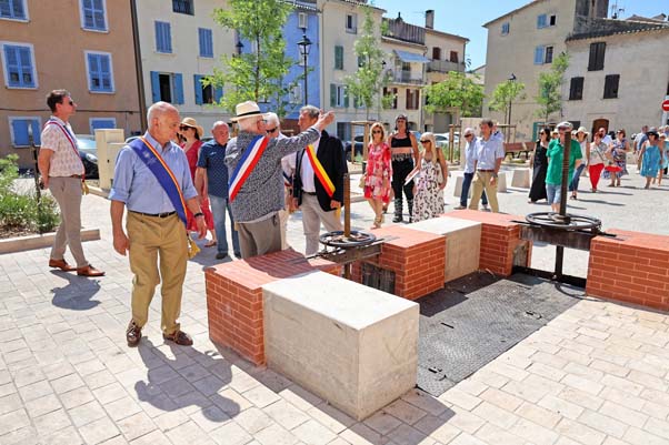 https://www.ville-sollies-pont.fr/photo/img/actualites/2026/centralit%C3%A9/inauguration_27.06/centralit%C3%A9_(1).jpg?time=1782808223003