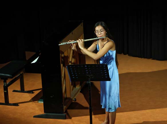 https://www.ville-sollies-pont.fr/photo/img/actualites/2026/les_nocturnes_%C3%A0_solli%C3%A8s-pont/2.07/Jeunes_talents_(2).jpg?time=1783086240267