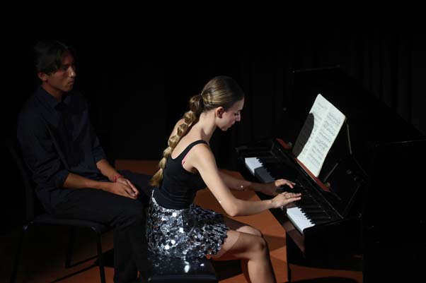 https://www.ville-sollies-pont.fr/photo/img/actualites/2026/les_nocturnes_%C3%A0_solli%C3%A8s-pont/2.07/Jeunes_talents_(2).jpg?time=1783086240267