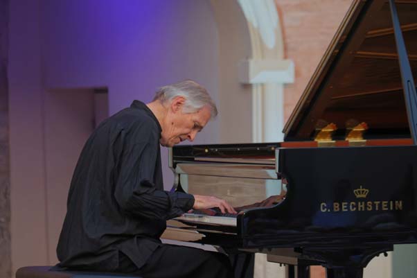 https://www.ville-sollies-pont.fr/photo/img/actualites/2026/les_nocturnes_%C3%A0_solli%C3%A8s-pont/30.06/C._Zacharias_(2).jpg?time=1783000721484