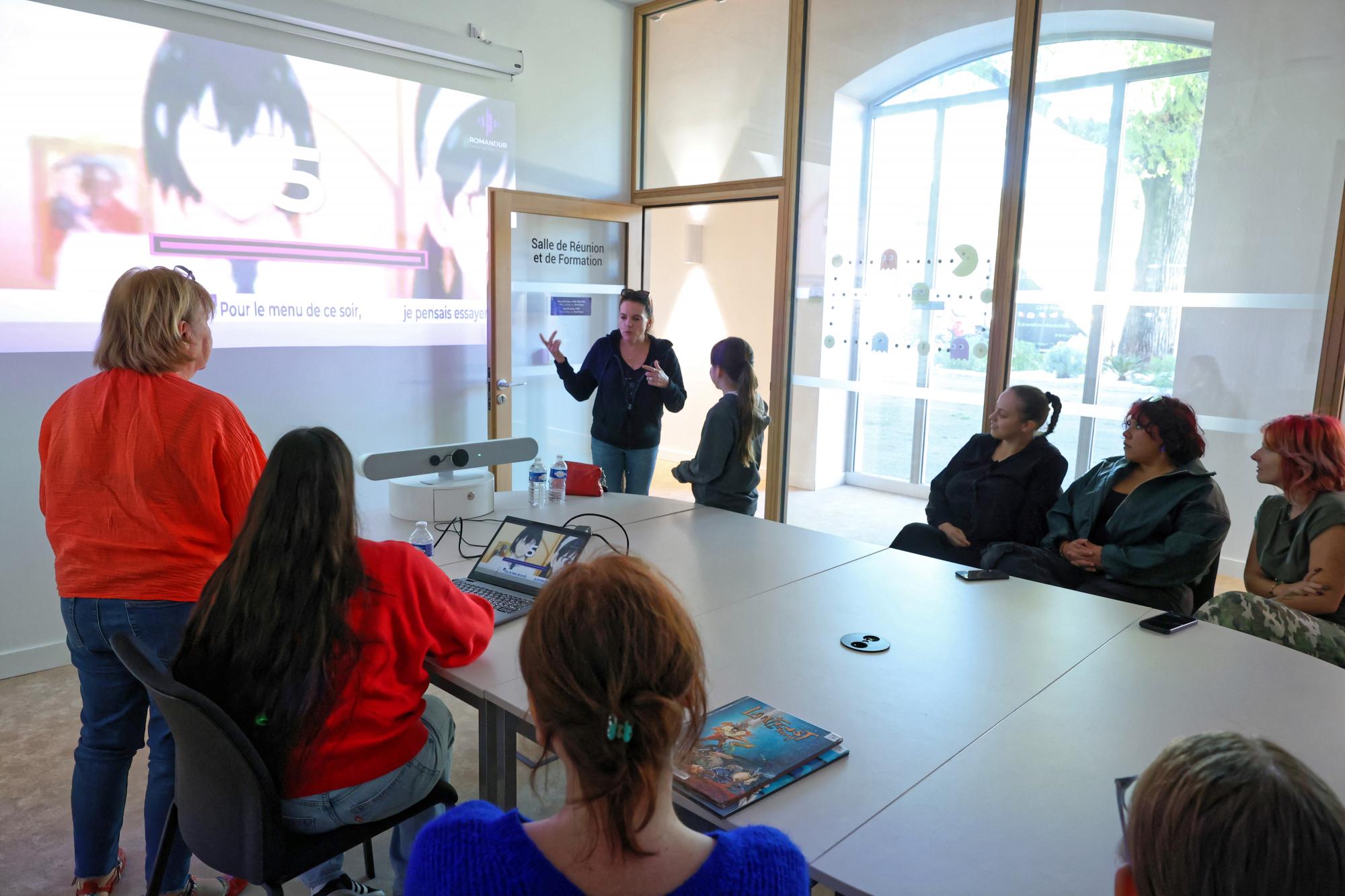 https://www.ville-sollies-pont.fr/photo/img/actualites/2026/m%C3%A9diath%C3%A8que/Solli%C3%A8s_Geek_21-25.10/21.10/atelier_doublage_(1).jpg?time=1792749348670