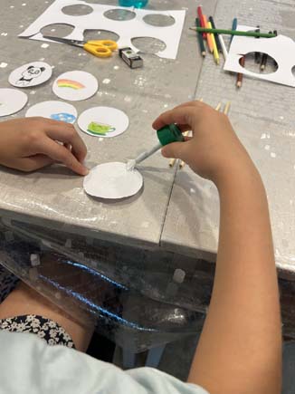 https://www.ville-sollies-pont.fr/photo/img/actualites/2026/m%C3%A9diath%C3%A8que/atelier_thaumatrope_22.07/20260722_IMG_AtelierThaumatrope_005.jpg?time=1785312076617
